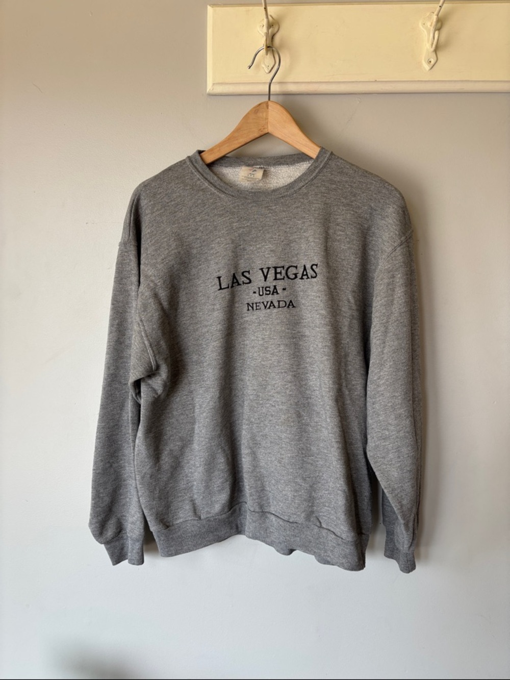 Vintage Las Vegas Embroidered Crewneck Sweatshirt Grey Size M